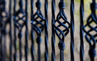 Cum se intretine fierul forjat