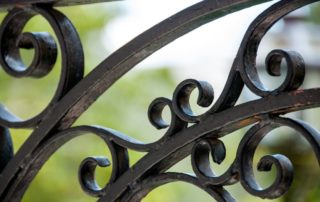 Avantajele gardurilor din fier forjat